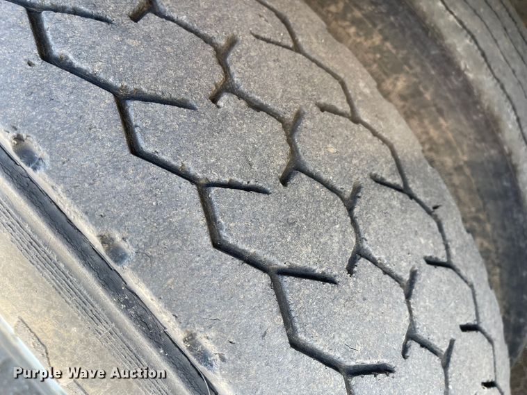 image for item JD9262 1994 Mack CH613 winch truck