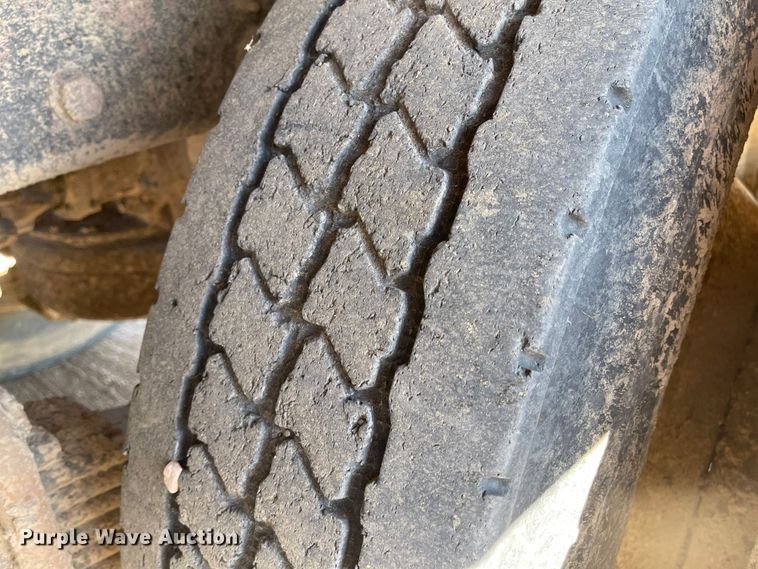 image for item JD9262 1994 Mack CH613 winch truck