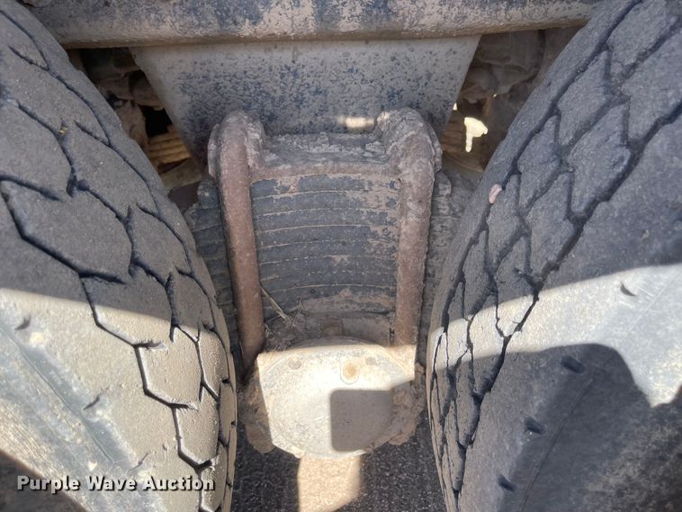 image for item JD9262 1994 Mack CH613 winch truck