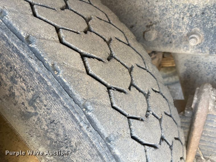 image for item JD9262 1994 Mack CH613 winch truck