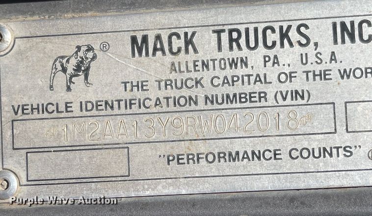 image for item JD9262 1994 Mack CH613 winch truck