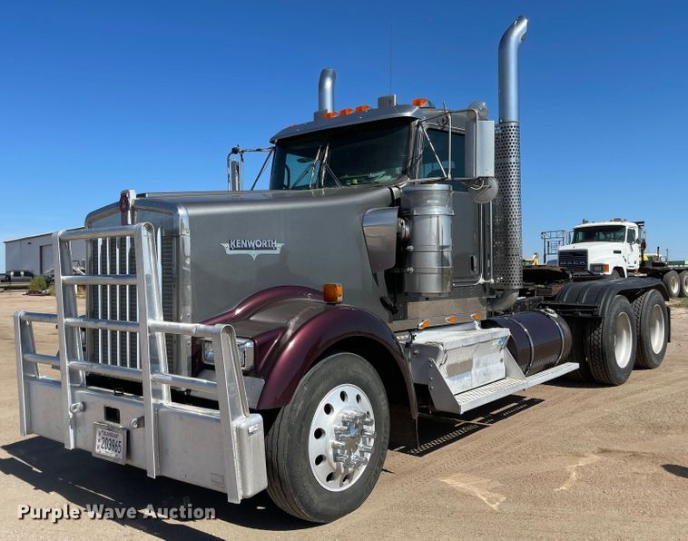 image for item JD9263 2008 Kenworth W900  semi truck