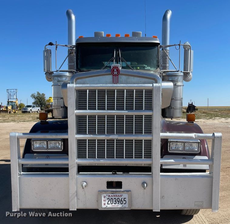 image for item JD9263 2008 Kenworth W900  semi truck