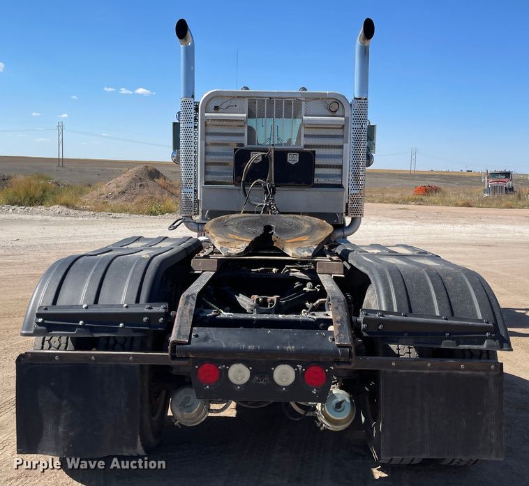 image for item JD9263 2008 Kenworth W900  semi truck