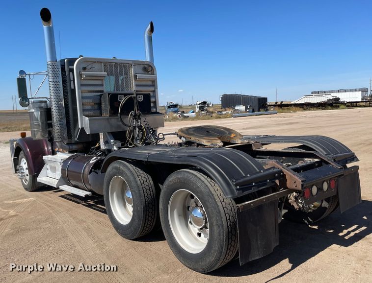 image for item JD9263 2008 Kenworth W900  semi truck