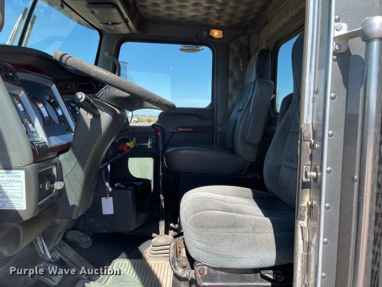 image for item JD9263 2008 Kenworth W900  semi truck