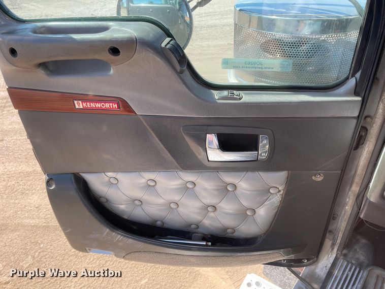 image for item JD9263 2008 Kenworth W900  semi truck