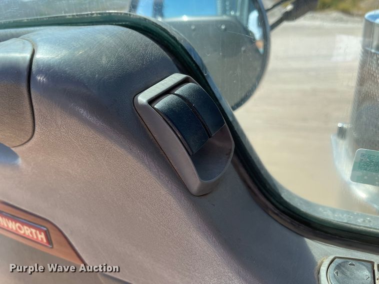 image for item JD9263 2008 Kenworth W900  semi truck