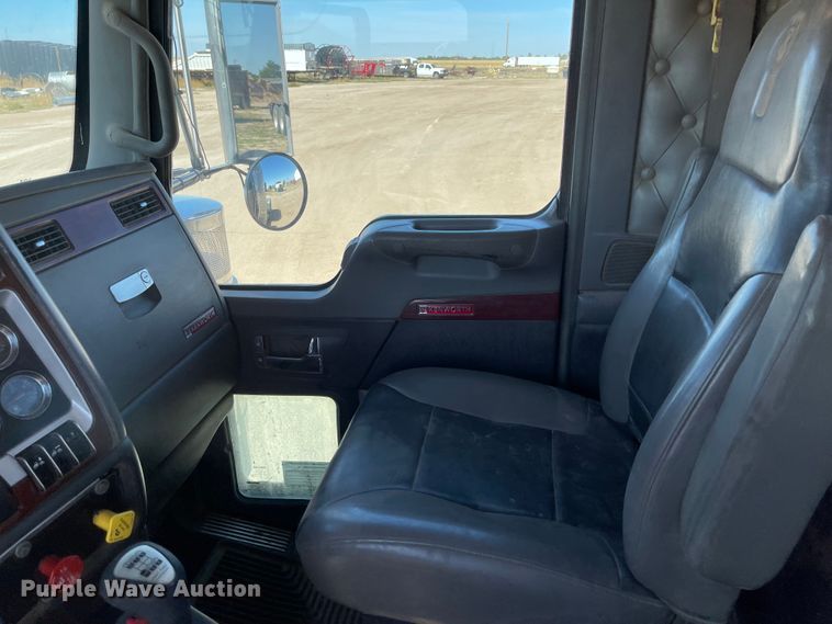 image for item JD9263 2008 Kenworth W900  semi truck