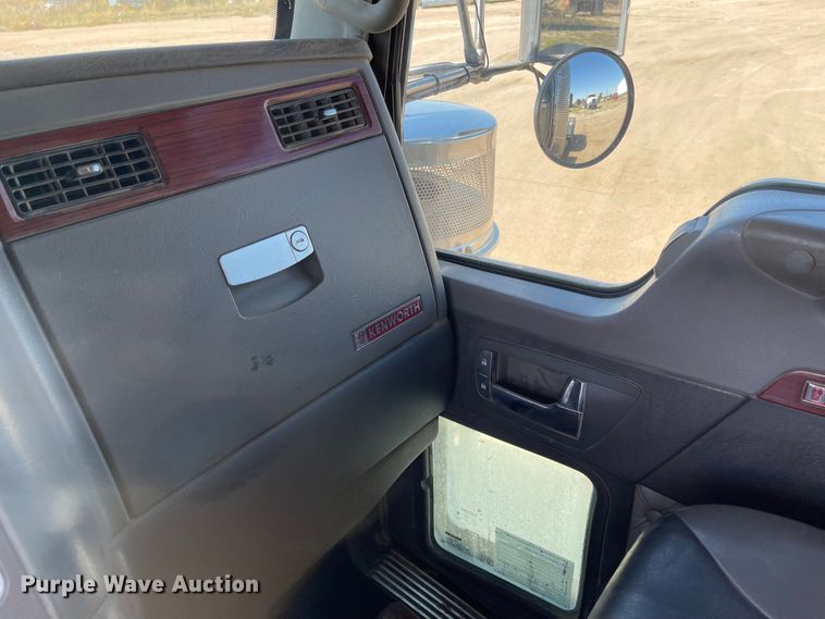 image for item JD9263 2008 Kenworth W900  semi truck