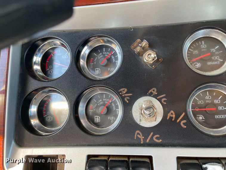 image for item JD9263 2008 Kenworth W900  semi truck