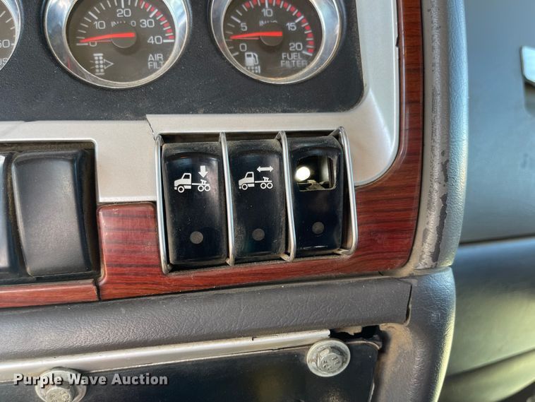 image for item JD9263 2008 Kenworth W900  semi truck