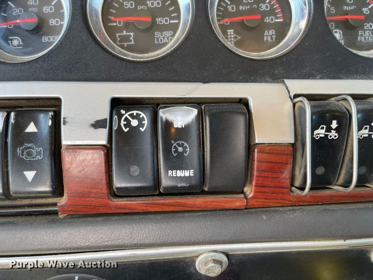 image for item JD9263 2008 Kenworth W900  semi truck