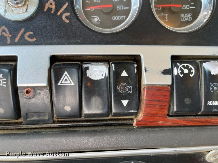 image for item JD9263 2008 Kenworth W900  semi truck