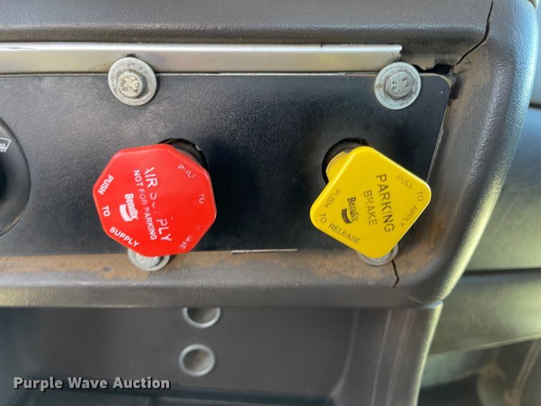 image for item JD9263 2008 Kenworth W900  semi truck