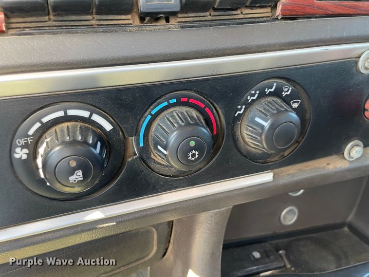 image for item JD9263 2008 Kenworth W900  semi truck