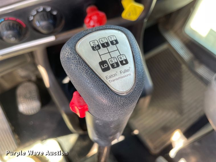 image for item JD9263 2008 Kenworth W900  semi truck