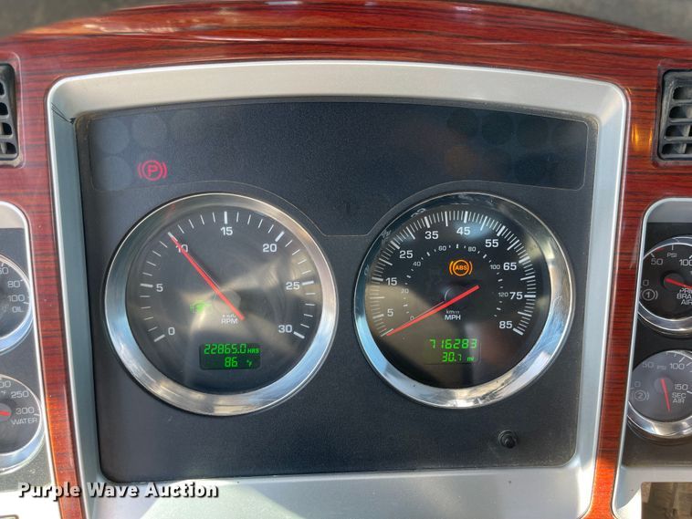 image for item JD9263 2008 Kenworth W900  semi truck