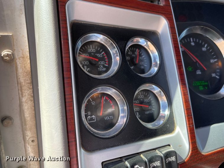 image for item JD9263 2008 Kenworth W900  semi truck