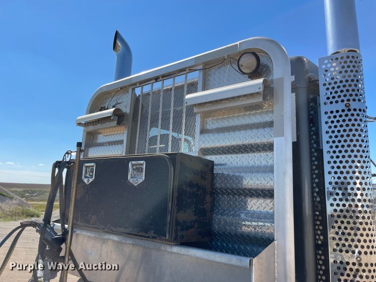 image for item JD9263 2008 Kenworth W900  semi truck