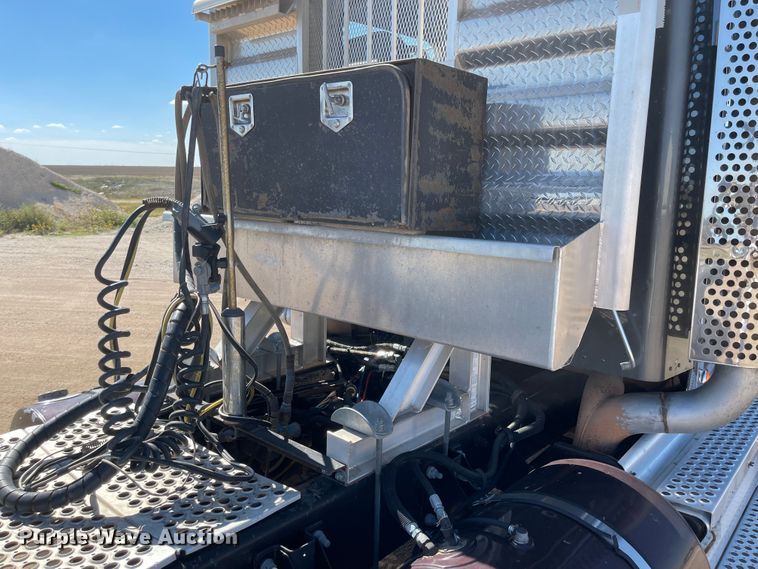 image for item JD9263 2008 Kenworth W900  semi truck