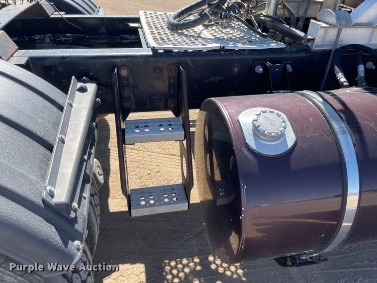 image for item JD9263 2008 Kenworth W900  semi truck