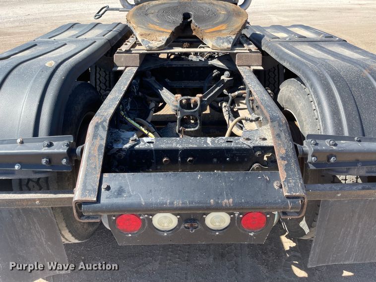 image for item JD9263 2008 Kenworth W900  semi truck