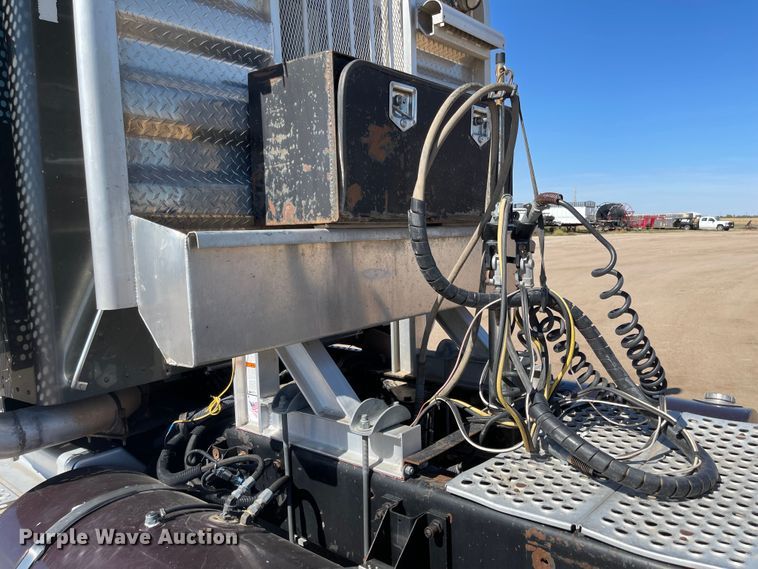 image for item JD9263 2008 Kenworth W900  semi truck