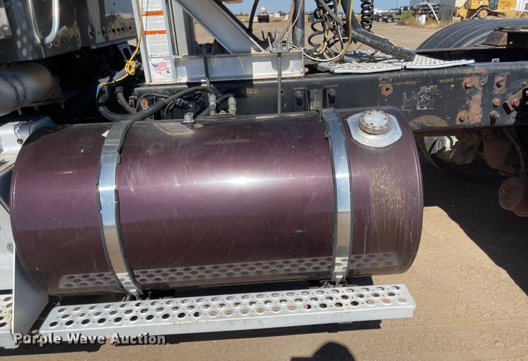 image for item JD9263 2008 Kenworth W900  semi truck