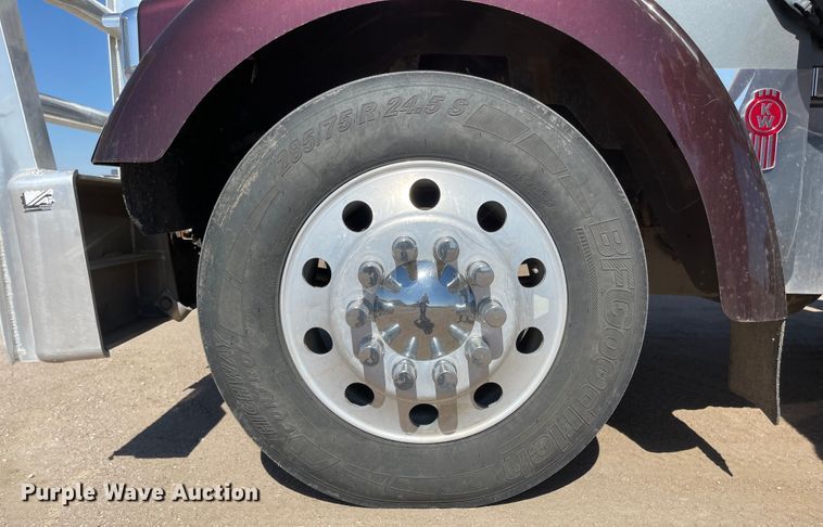 image for item JD9263 2008 Kenworth W900  semi truck