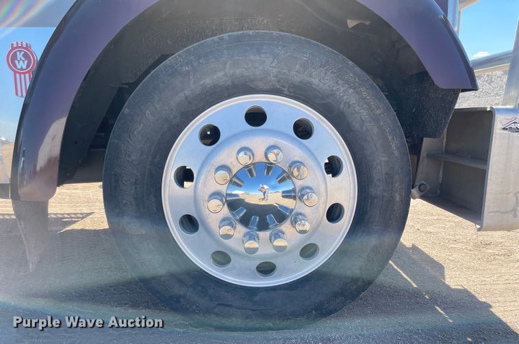 image for item JD9263 2008 Kenworth W900  semi truck