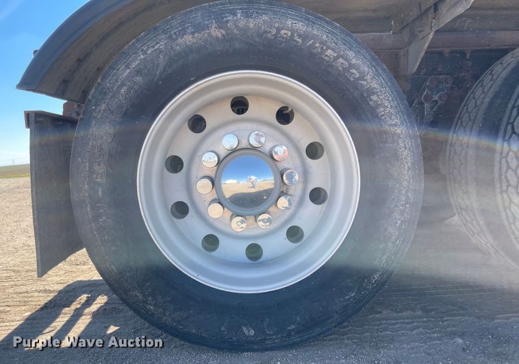 image for item JD9263 2008 Kenworth W900  semi truck