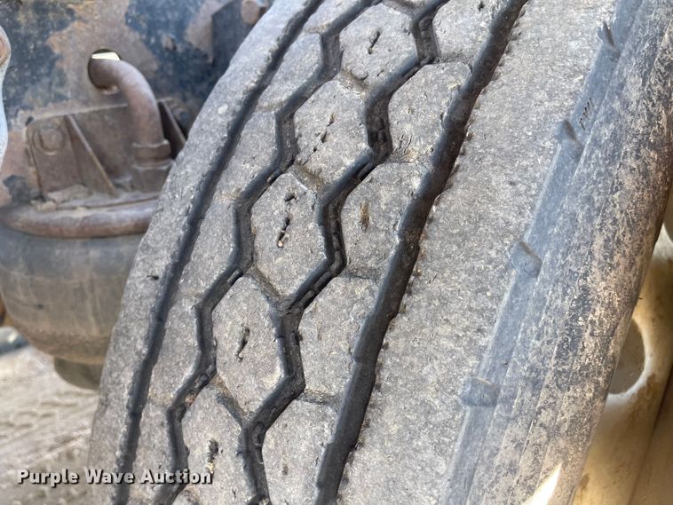 image for item JD9263 2008 Kenworth W900  semi truck