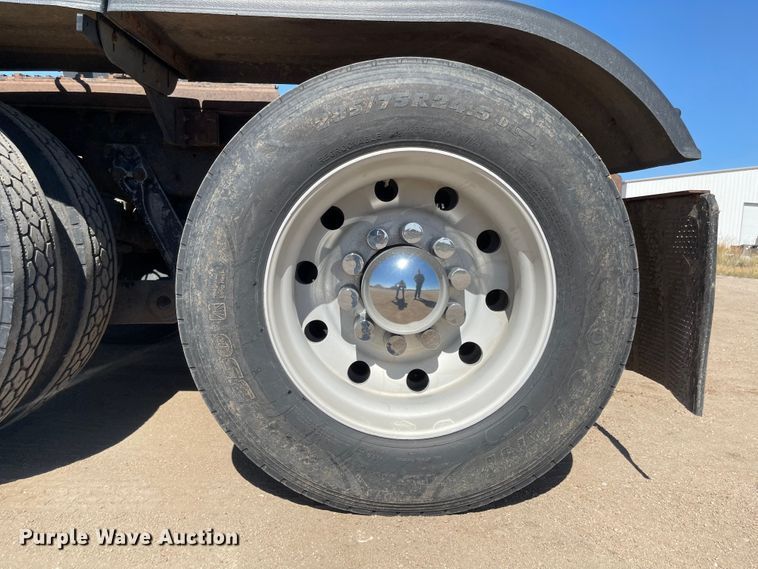 image for item JD9263 2008 Kenworth W900  semi truck