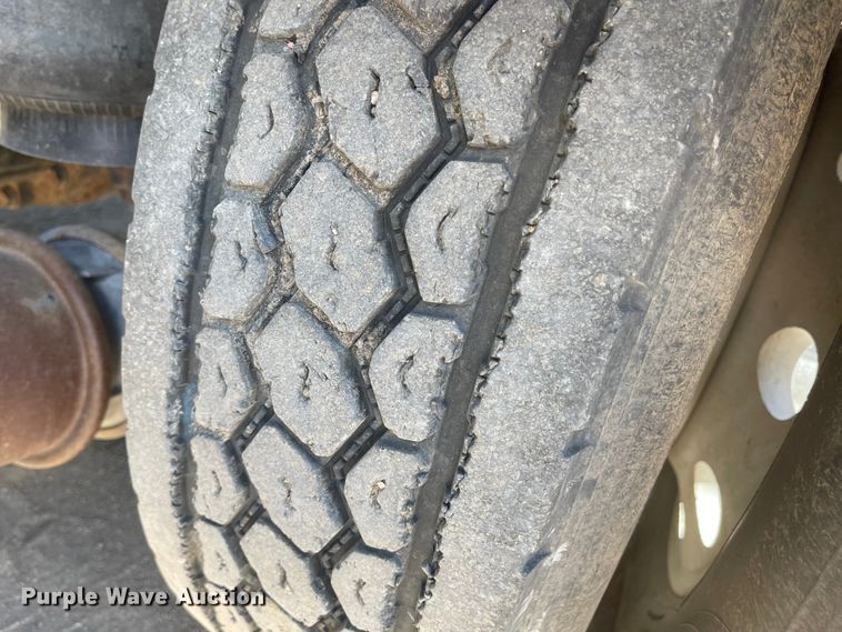 image for item JD9263 2008 Kenworth W900  semi truck