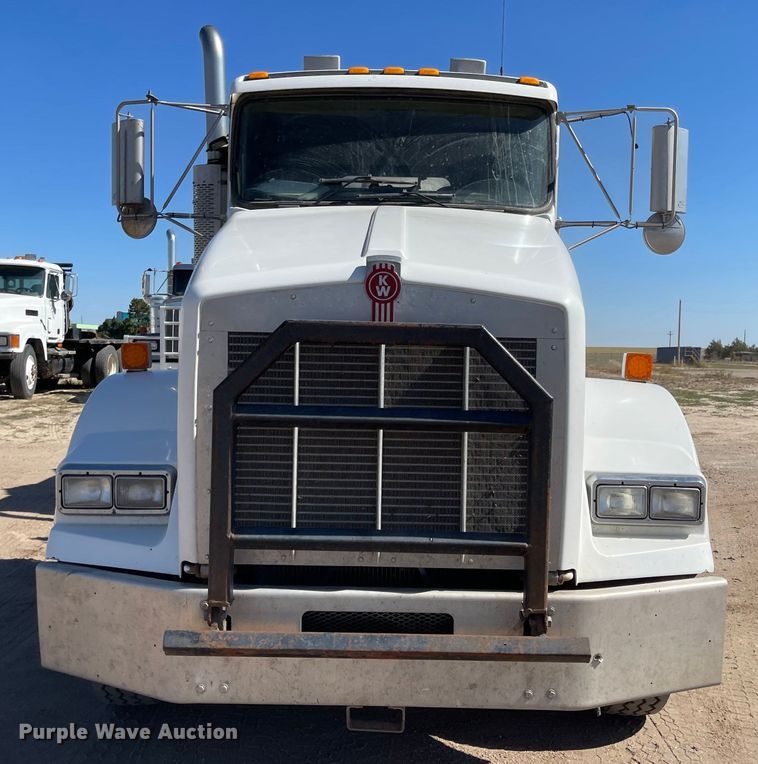 image for item JD9264 2005 Kenworth T800  vacuum truck