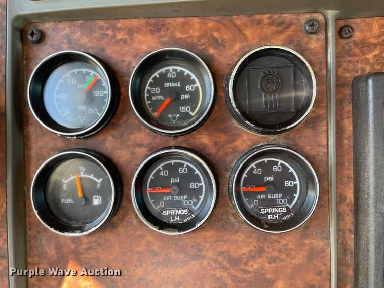 image for item JD9264 2005 Kenworth T800  vacuum truck