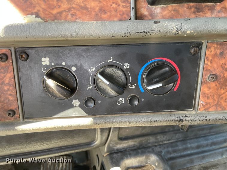 image for item JD9264 2005 Kenworth T800  vacuum truck