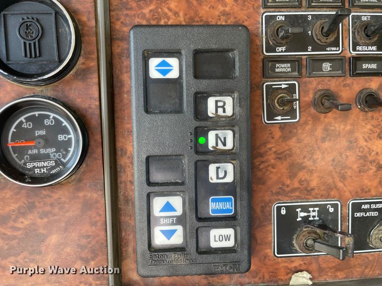 image for item JD9264 2005 Kenworth T800  vacuum truck