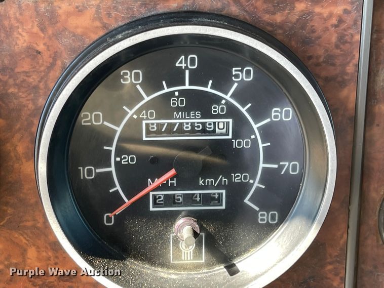 image for item JD9264 2005 Kenworth T800  vacuum truck