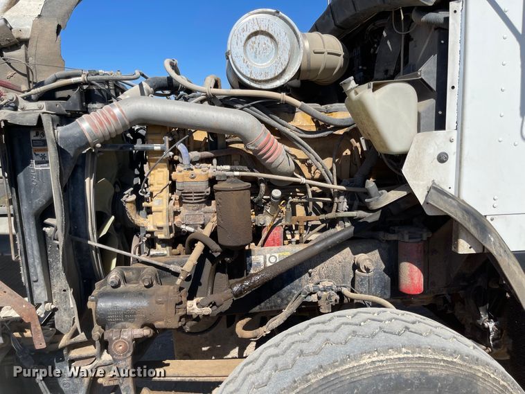 image for item JD9264 2005 Kenworth T800  vacuum truck