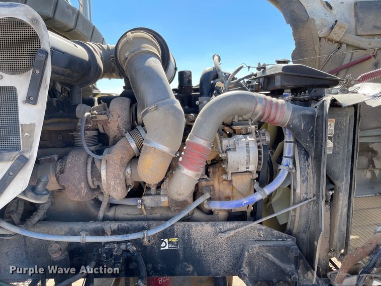 image for item JD9264 2005 Kenworth T800  vacuum truck