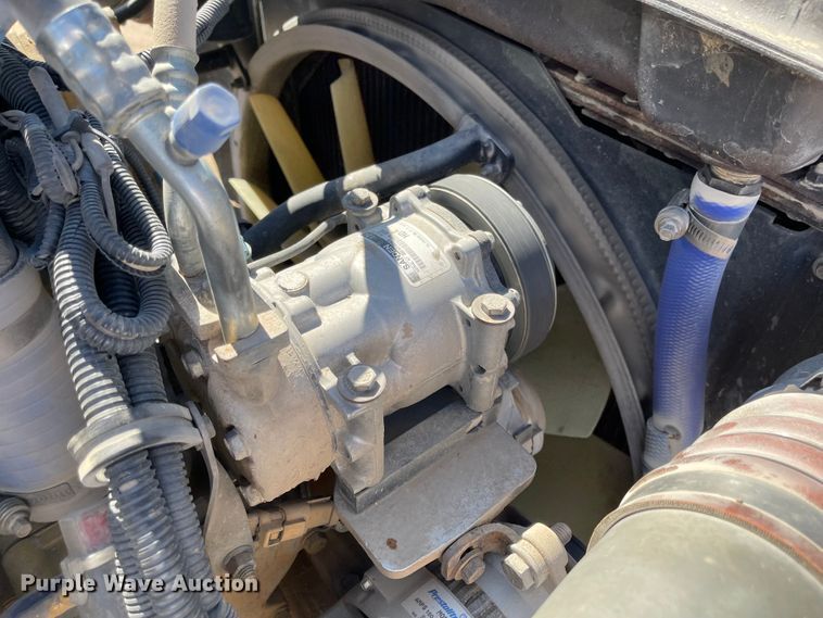 image for item JD9264 2005 Kenworth T800  vacuum truck