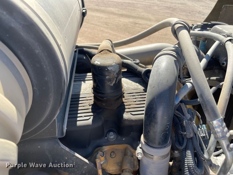 image for item JD9264 2005 Kenworth T800  vacuum truck