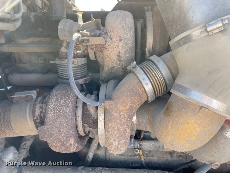 image for item JD9264 2005 Kenworth T800  vacuum truck