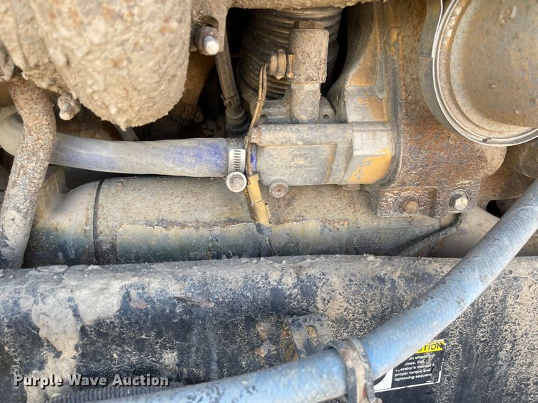 image for item JD9264 2005 Kenworth T800  vacuum truck