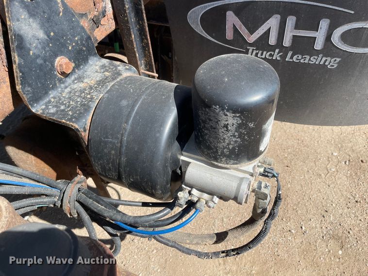 image for item JD9264 2005 Kenworth T800  vacuum truck