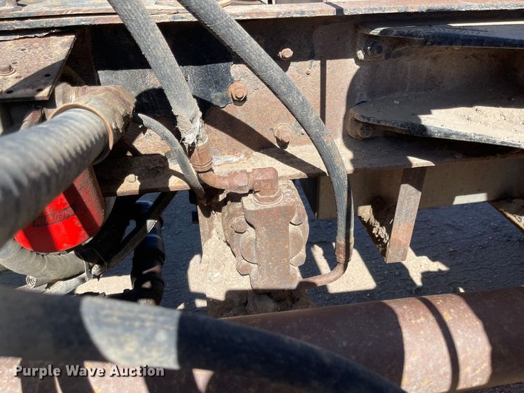 image for item JD9264 2005 Kenworth T800  vacuum truck