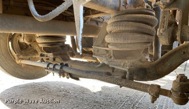 image for item JD9264 2005 Kenworth T800  vacuum truck