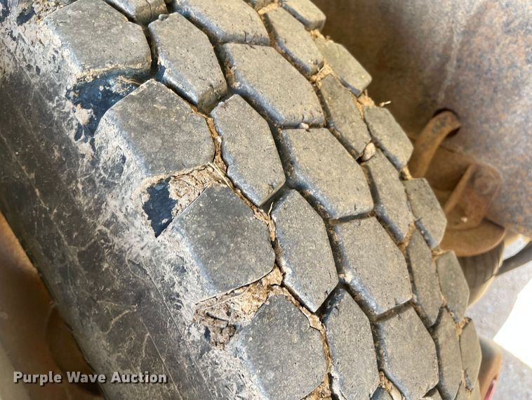 image for item JD9264 2005 Kenworth T800  vacuum truck